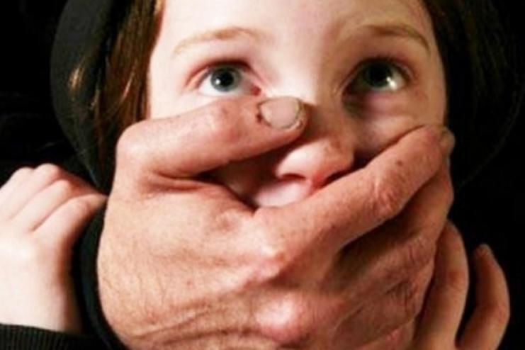 На Одещині правоохоронці затримали за підозрою у зґвалтуванні 10-річної дівчинки 30-річного родича потерпілої